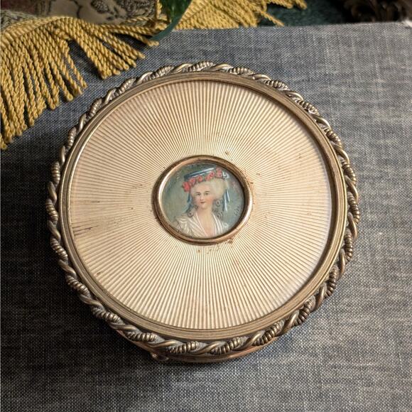 Antique Ormolu Gold Gilt Apollo Round Lidded Portrait Trinket Powder Casket Box - Picture 5 of 8